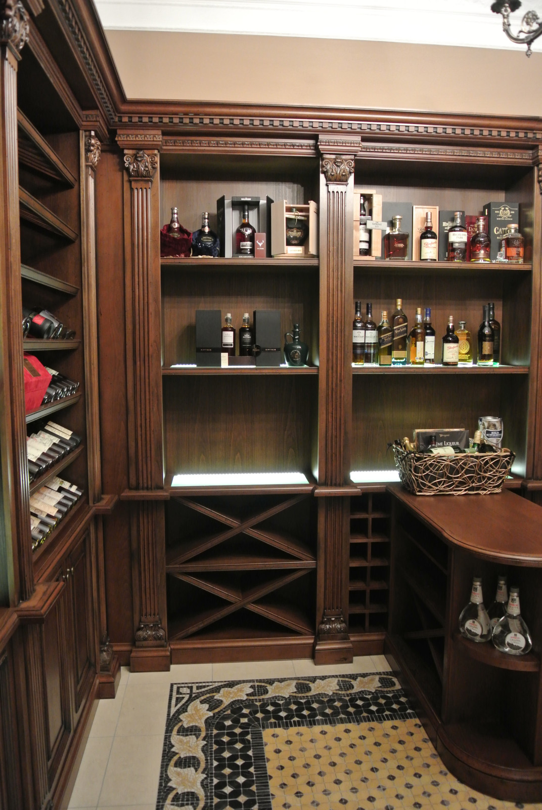 Винный погреб из бука / Beech Wine Cellar.