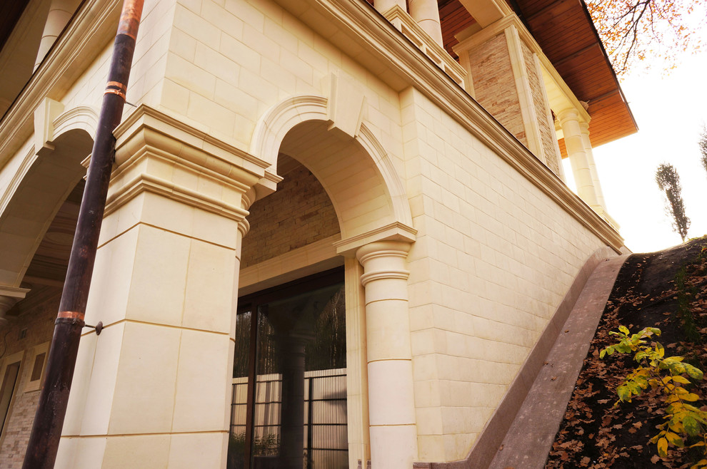 Дом на склоне