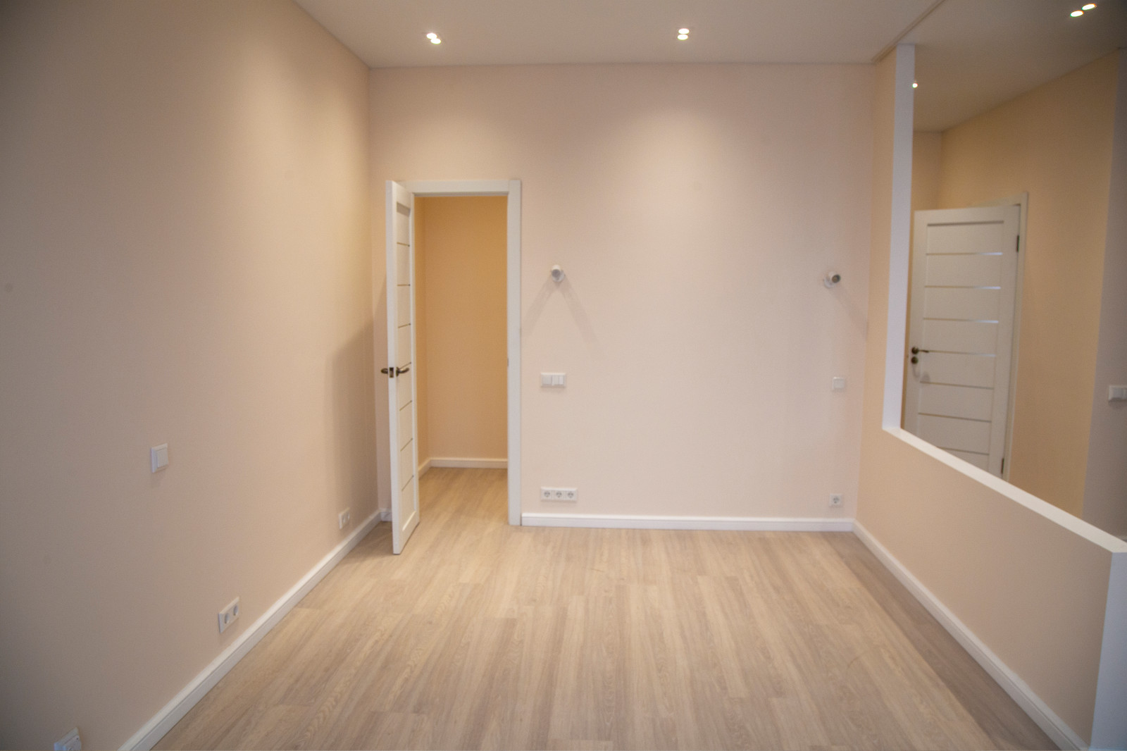 Спальня с кладовой