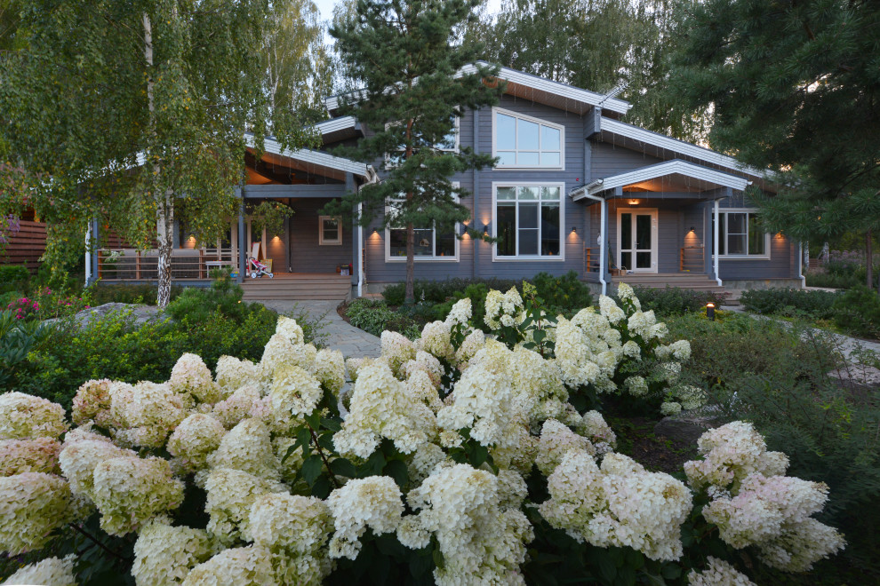 Озеро в лесу. Посёлок Приволье.