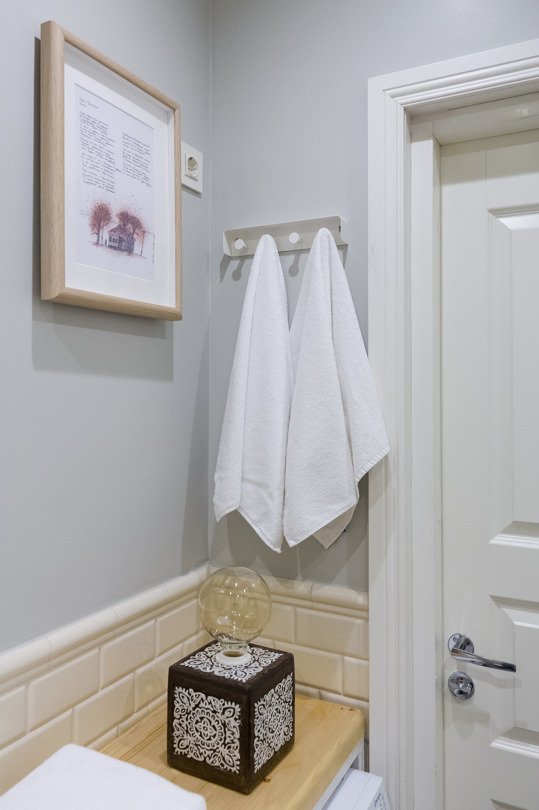 Обложка проекта: В гостях: 27 кв.м с красным холодильником и бирюзовой дверью