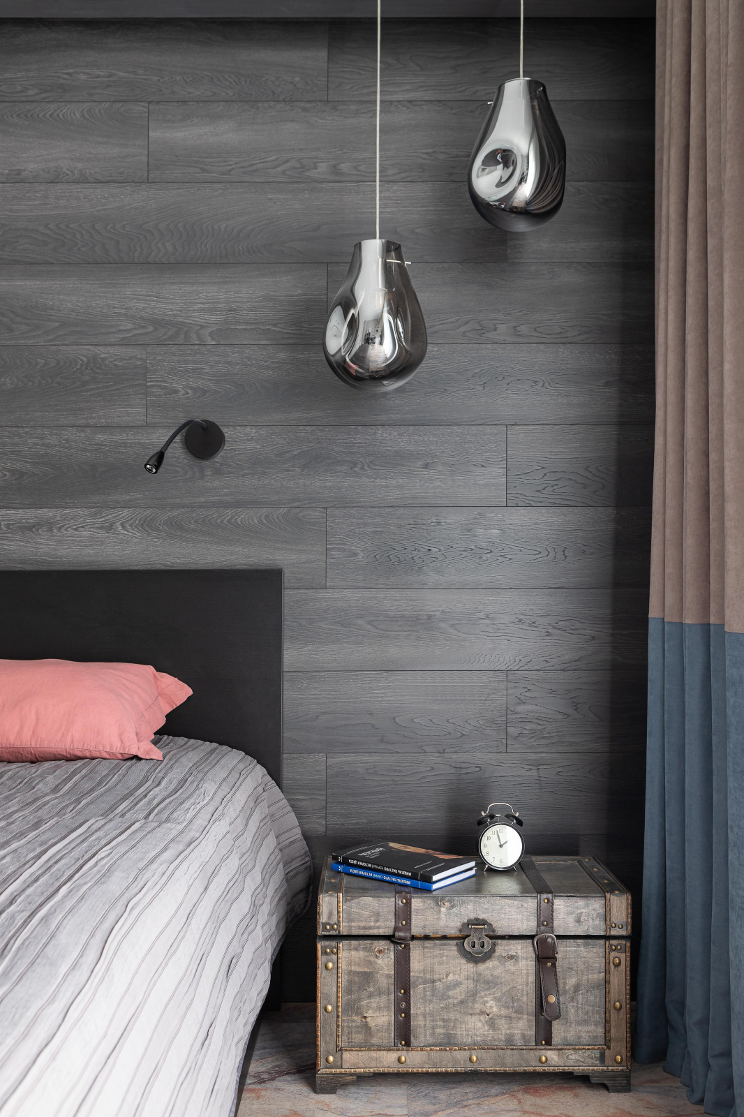 КВАРТИРА С ЯРКИМИ АКЦЕНТАМИ В СТАРОМ ФОНДЕ