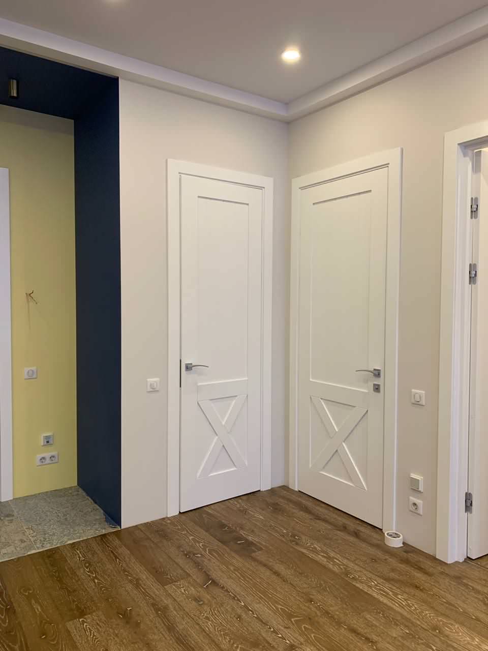 Двери в деревенском стиле