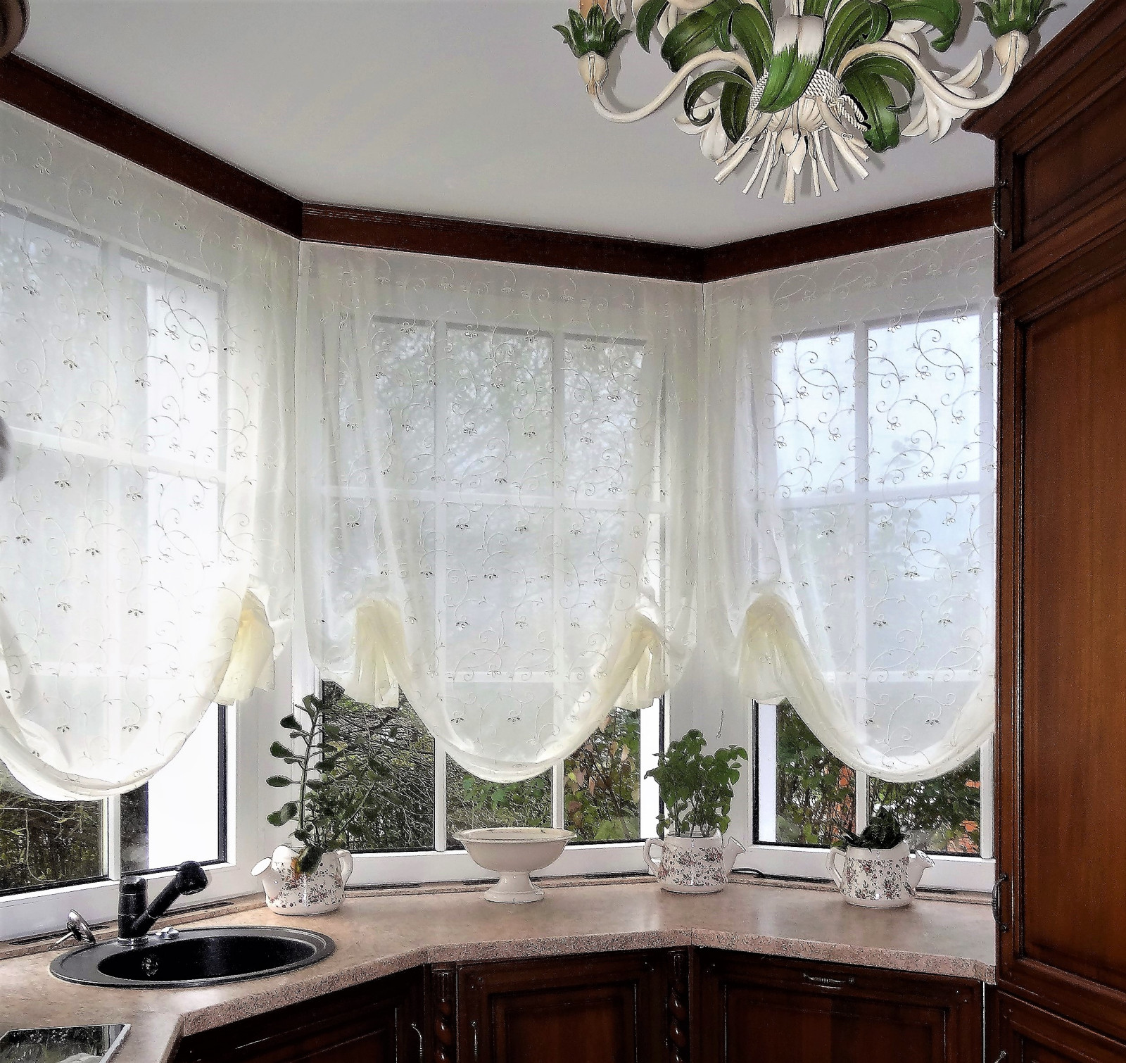 Легкие шторы для кухни