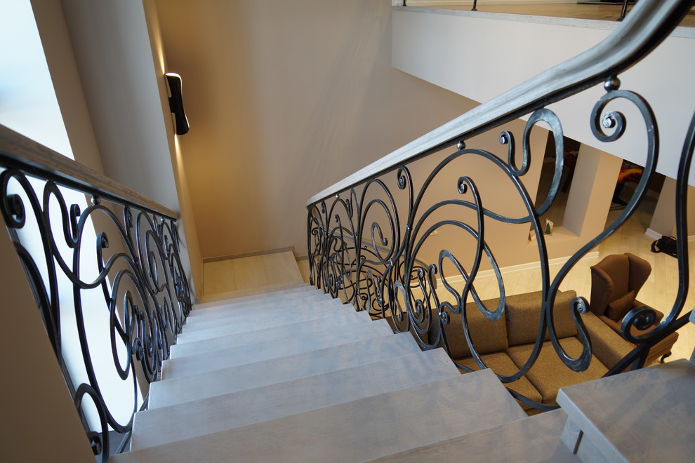 Кованное перильное ограждение в котеджном поселке Онегино