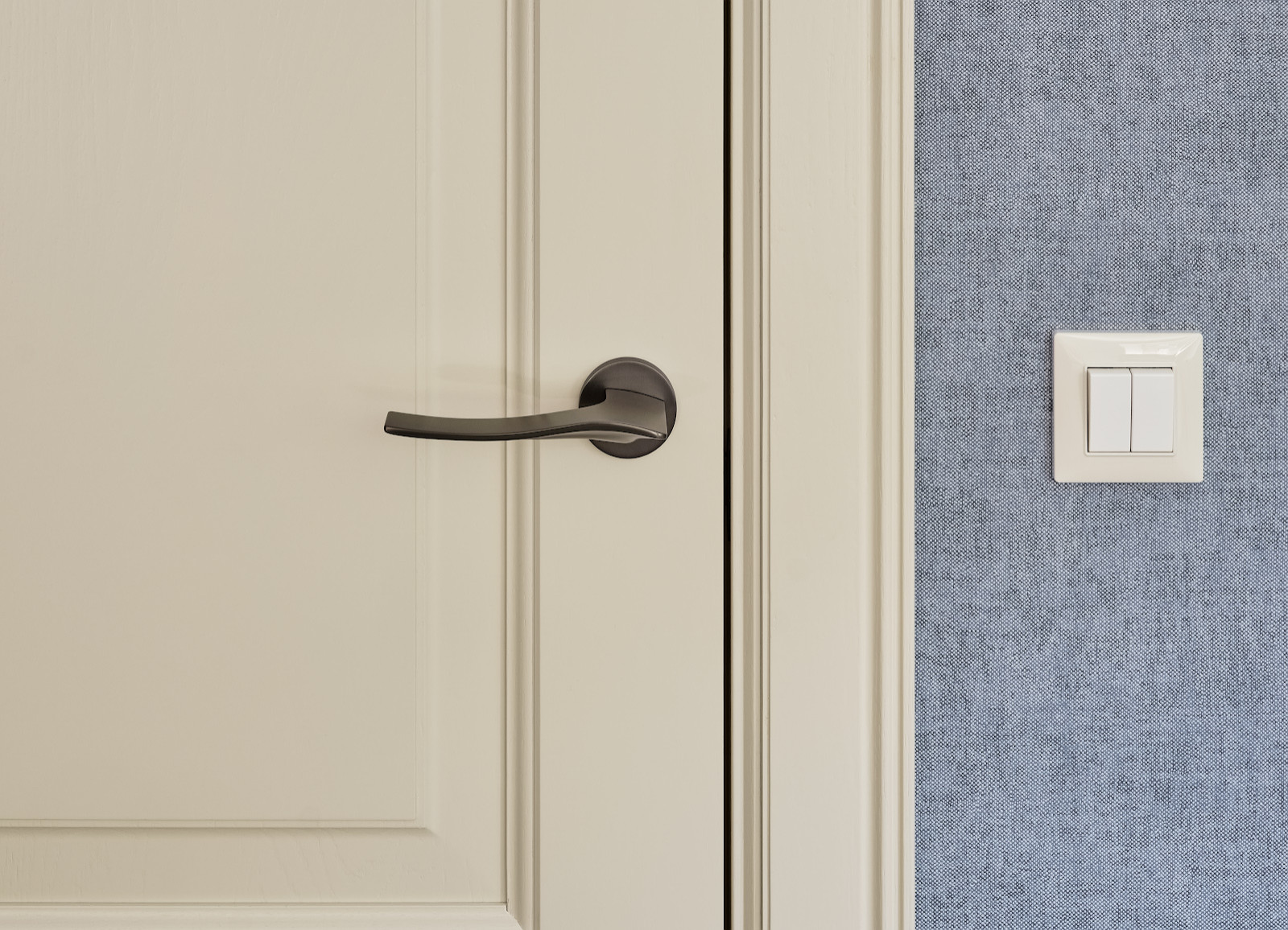 Кантри Ral 1013 в интерьере дома