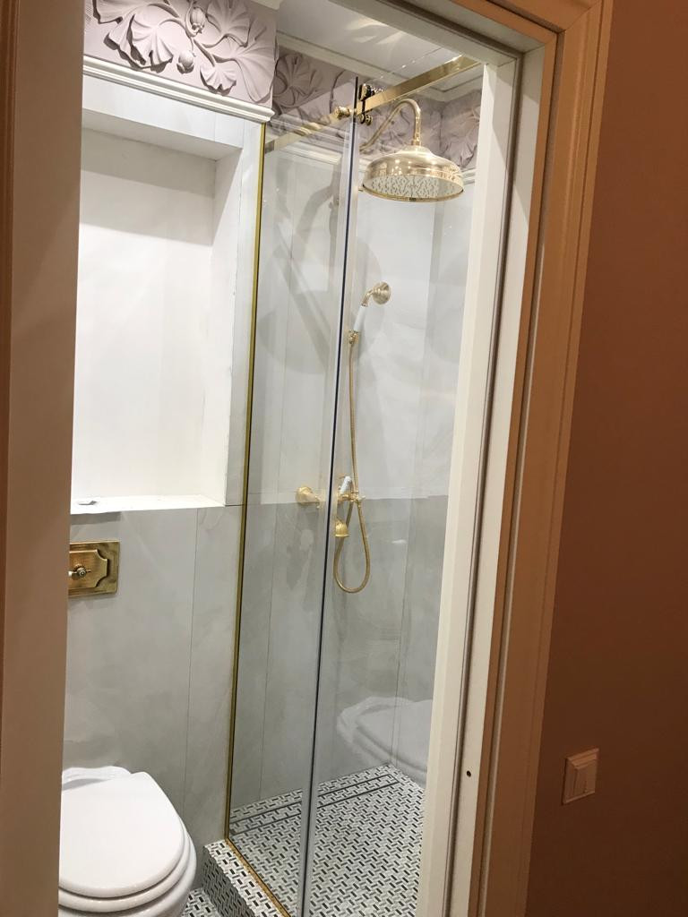 Перегородки с золотым профилем