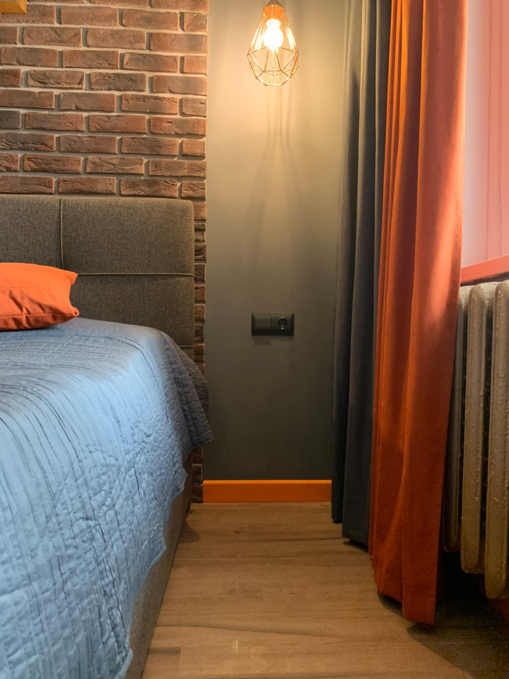 Спальня с яркими акцентами