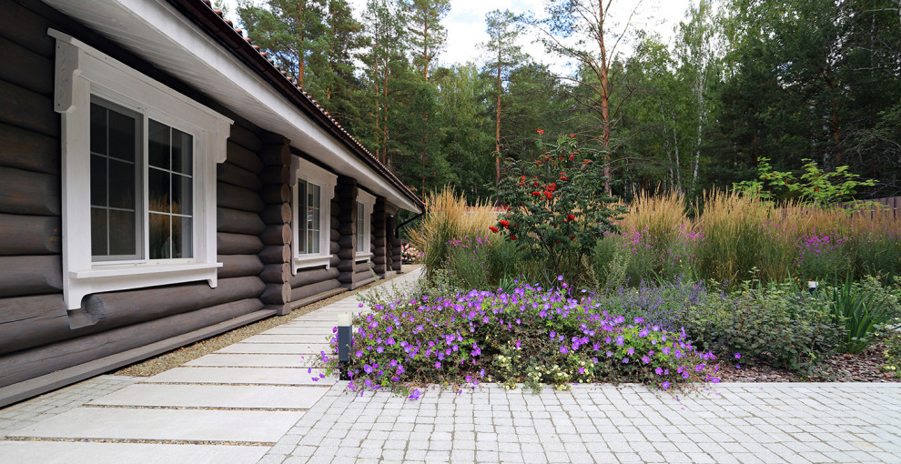 Обложка проекта: Сад у тёмных бревен