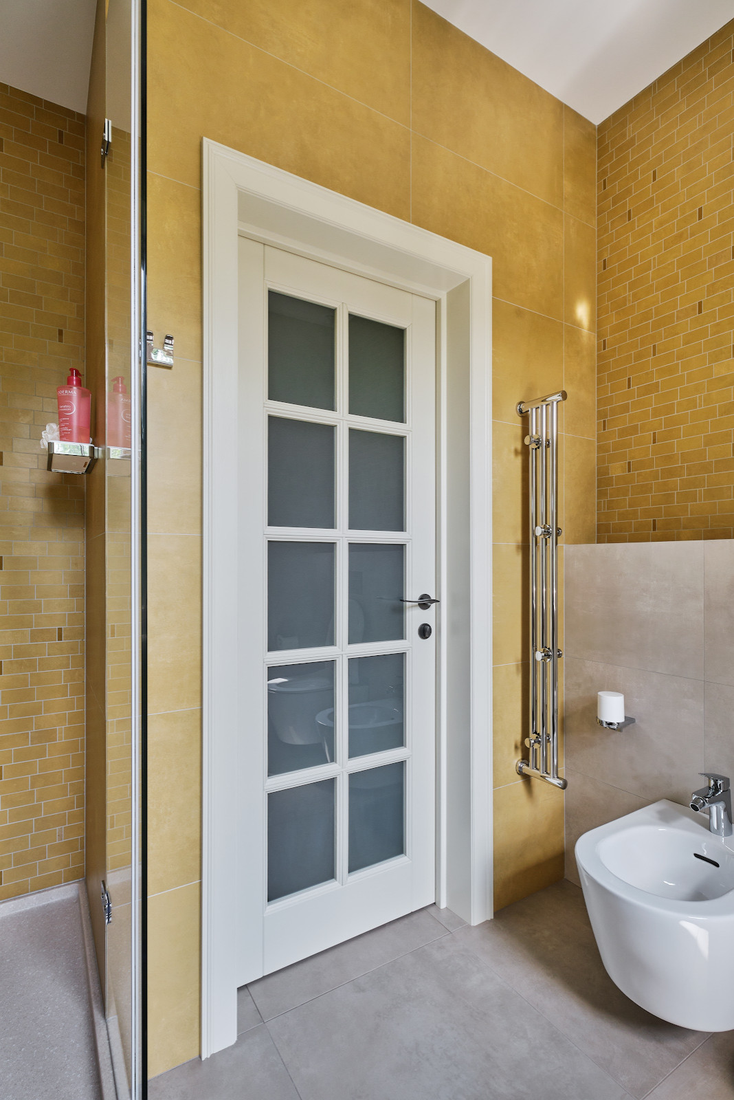 Кантри Ral 1013 в интерьере дома