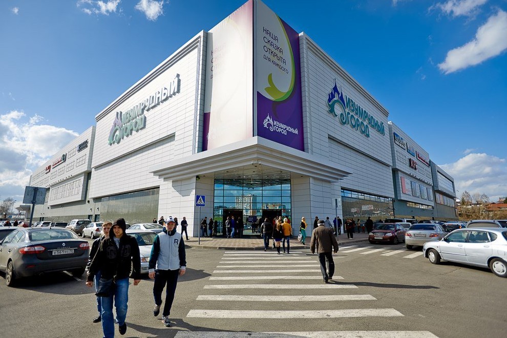 Обложка проекта: Разработка мест размещения рекламоносителей на фасаде ТЦ Изумрудный город