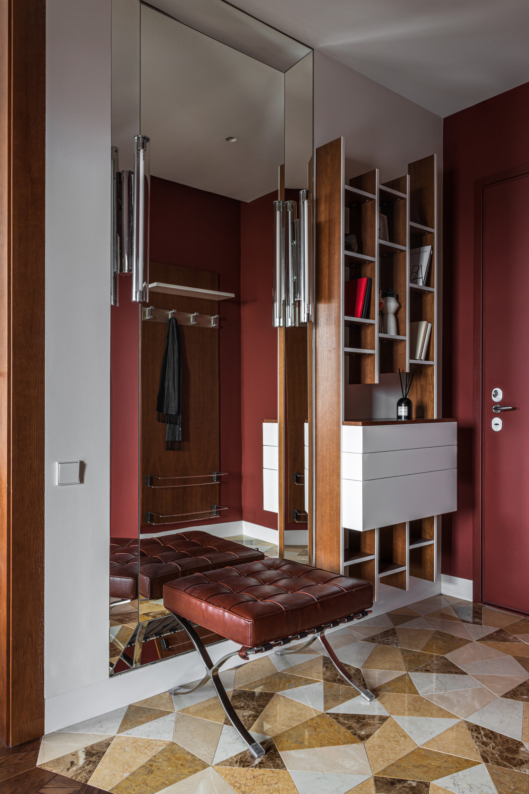 Houzz тур: Интерьер с концепцией Red go, где важен красный цвет