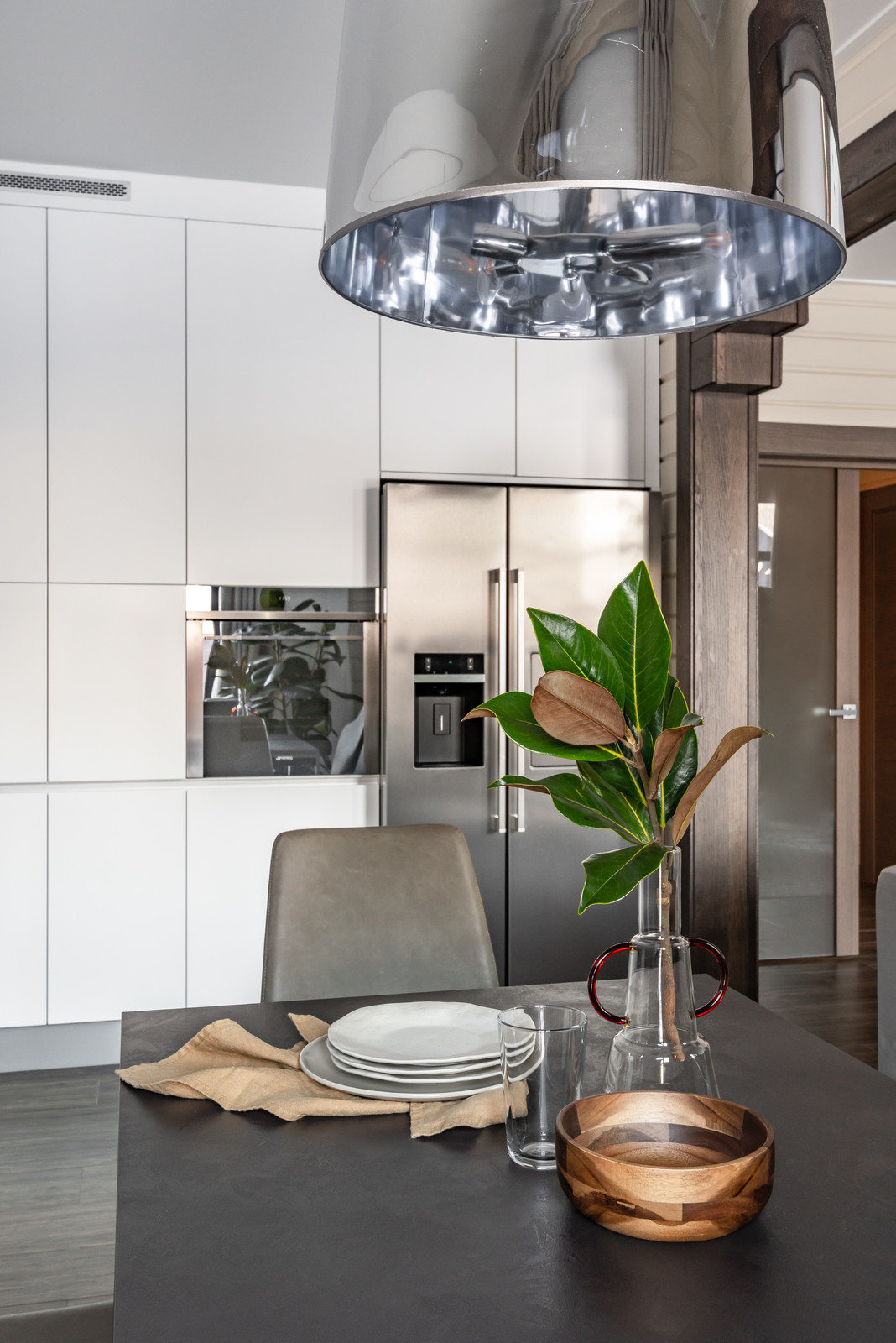 Дом среди берёз