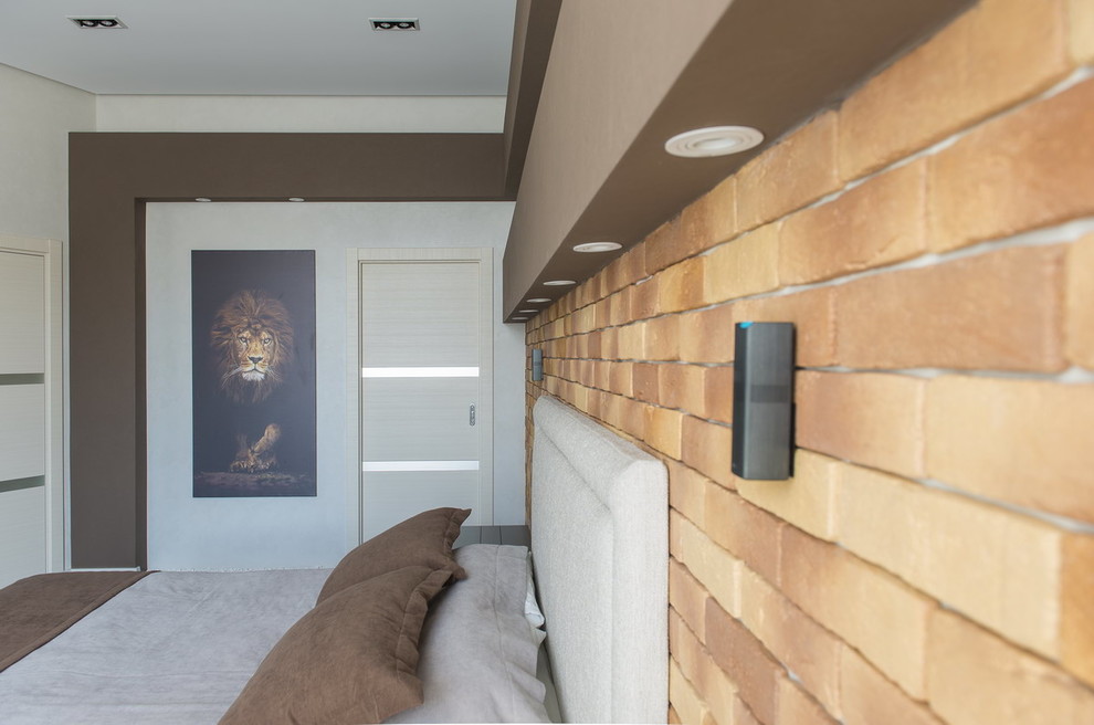 Частная квартира для него