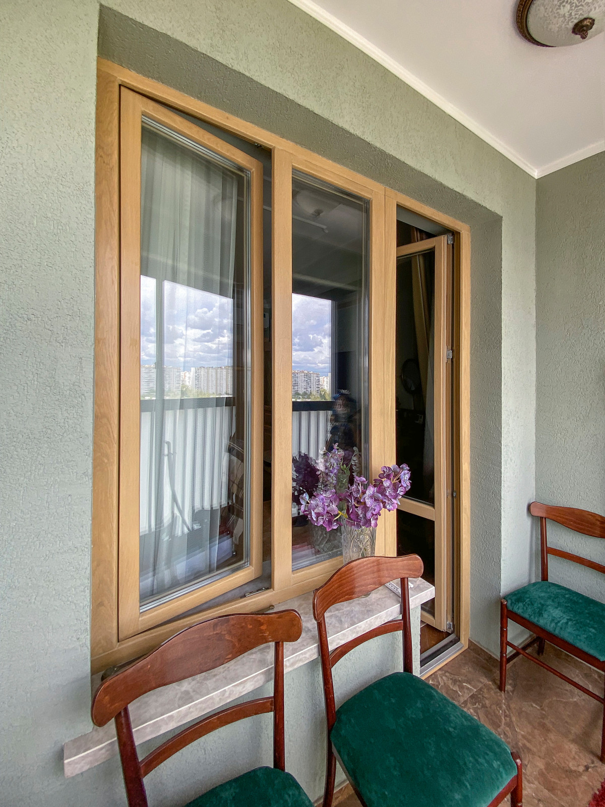 Дерево-алюминиевые окна из дуба в ЖК "Гринада".