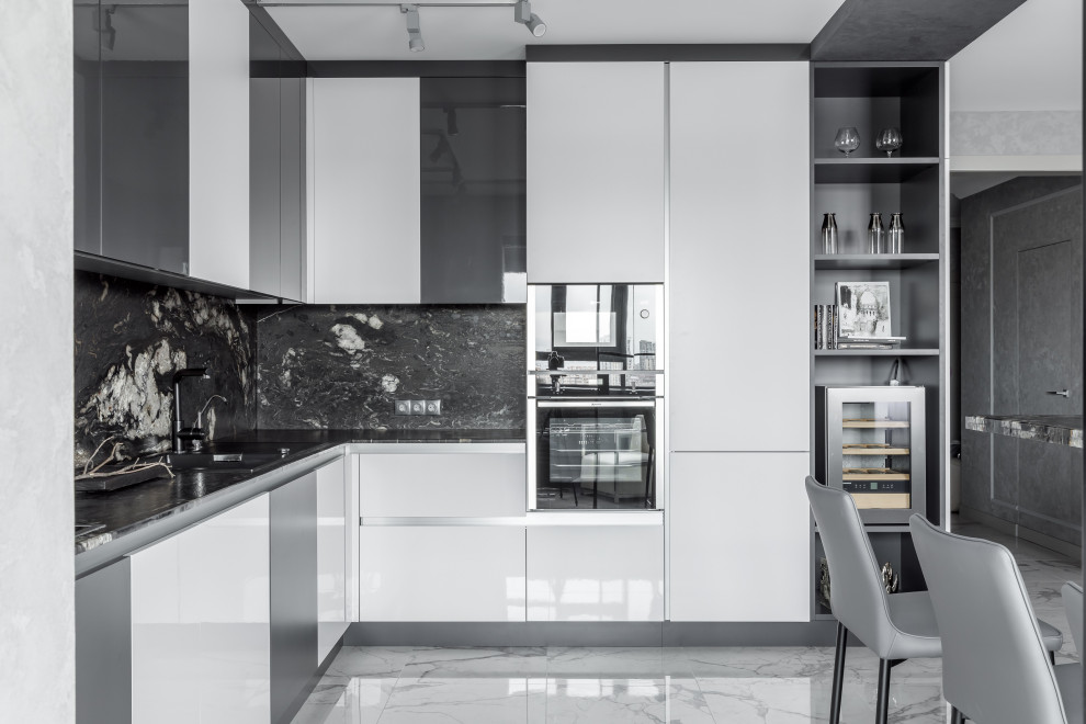 4-х комнатная квартира с черно-белой геометрией