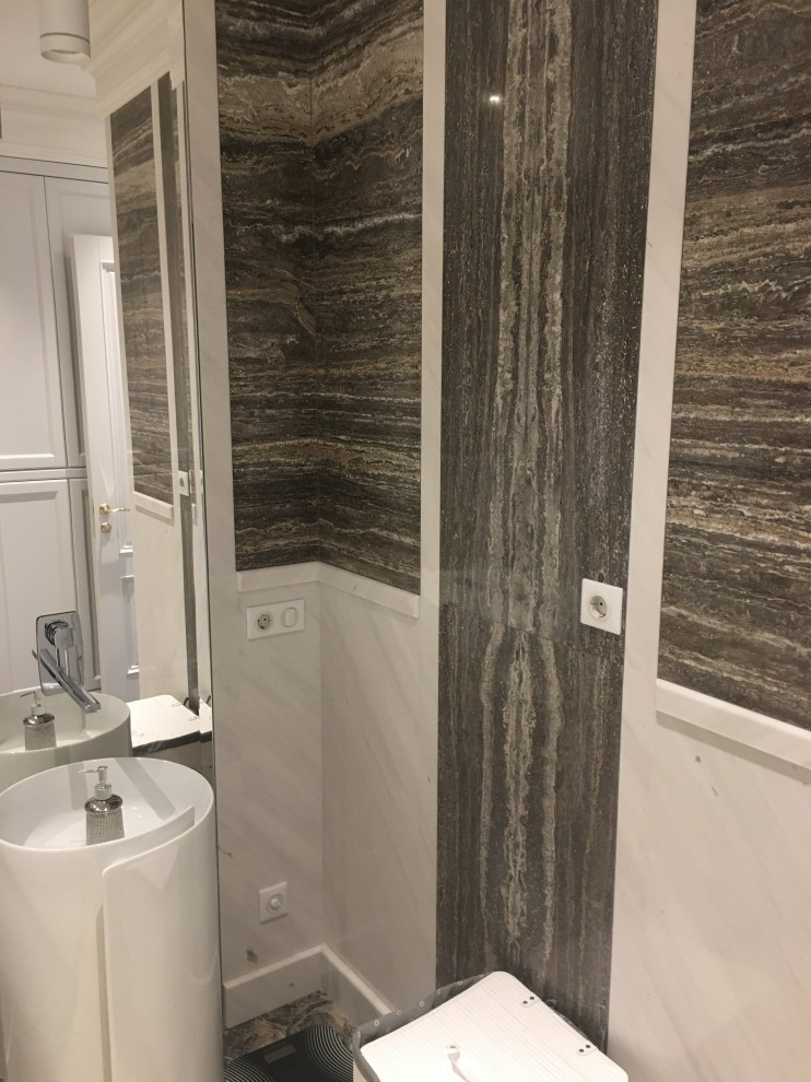 Ванна из мрамора и травертина