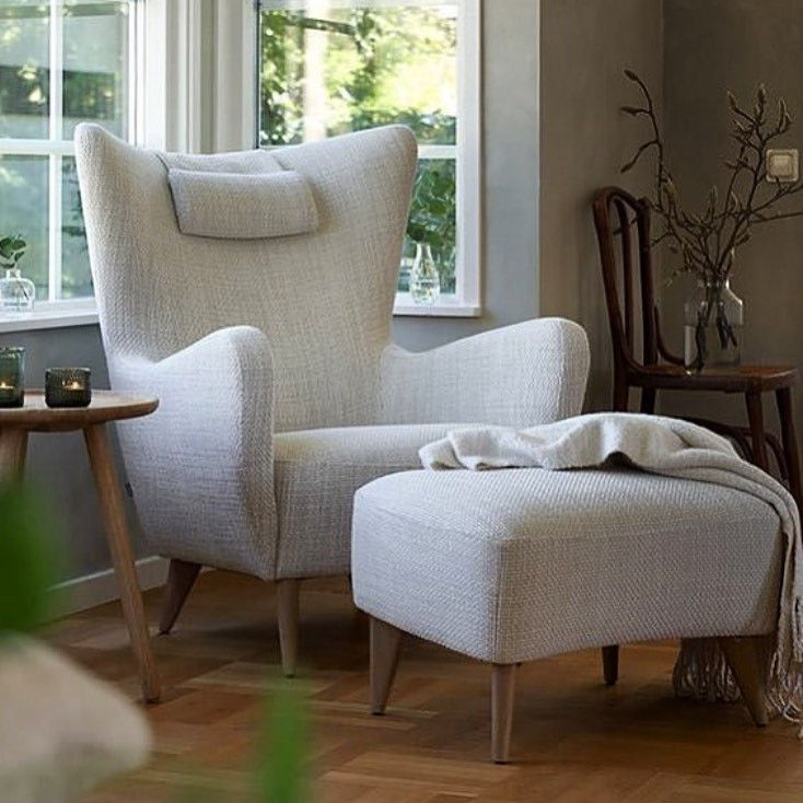 Пуфы и кресла