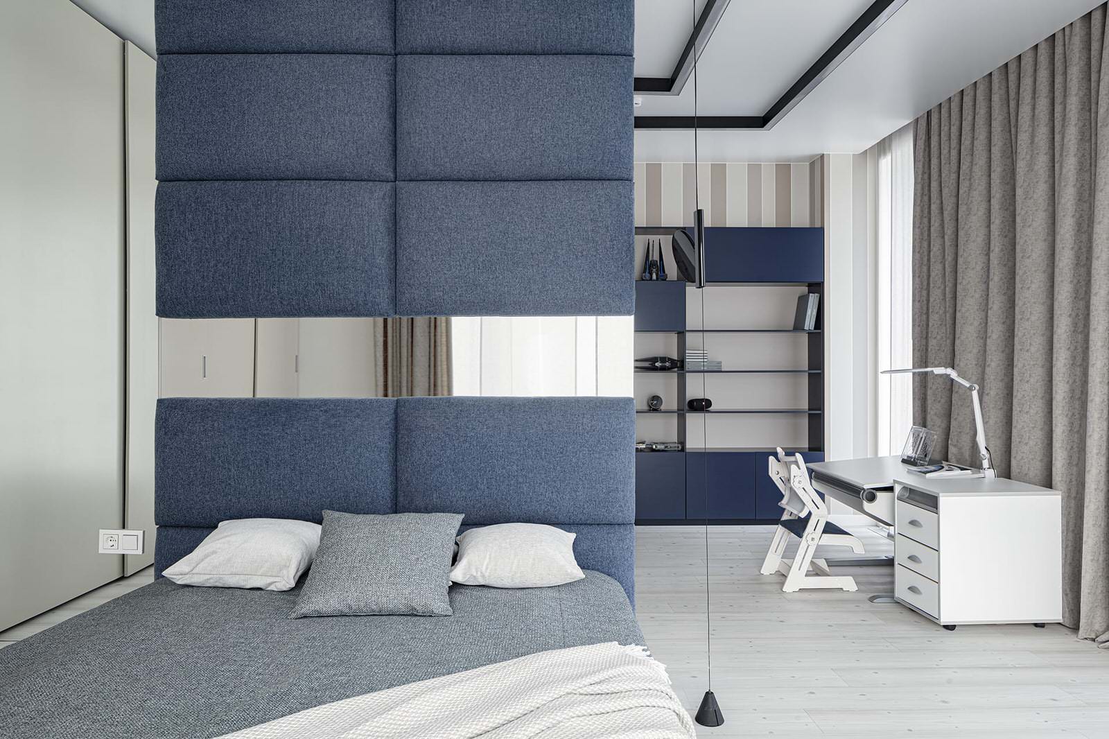 Большой красивый белый дом