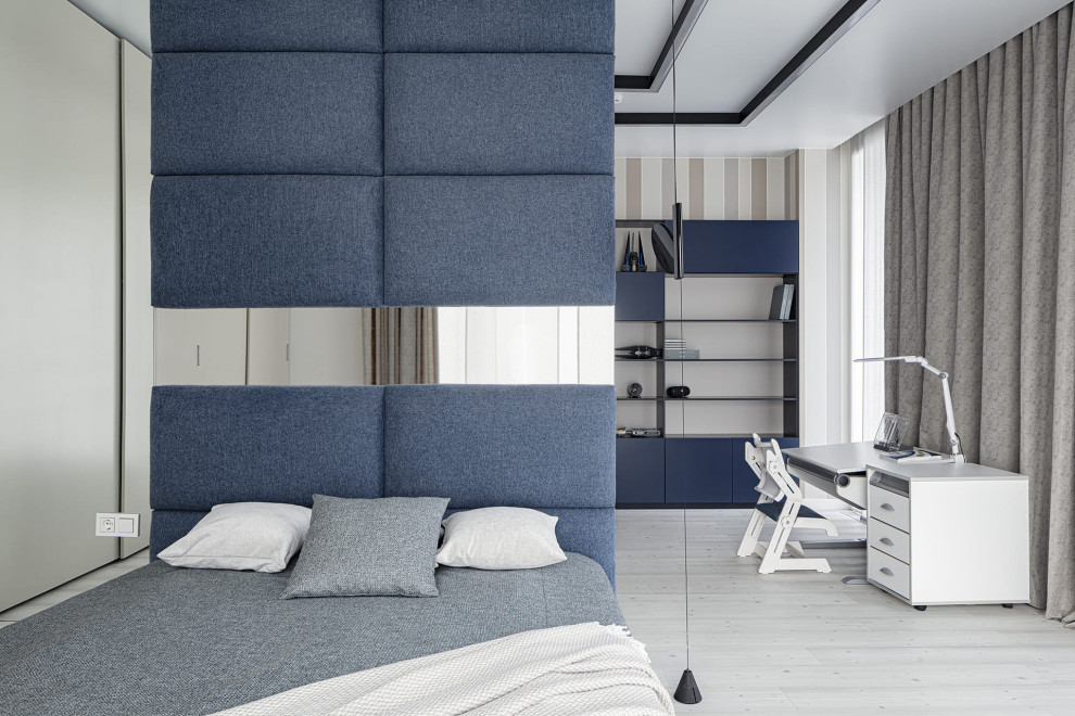 Большой красивый белый дом