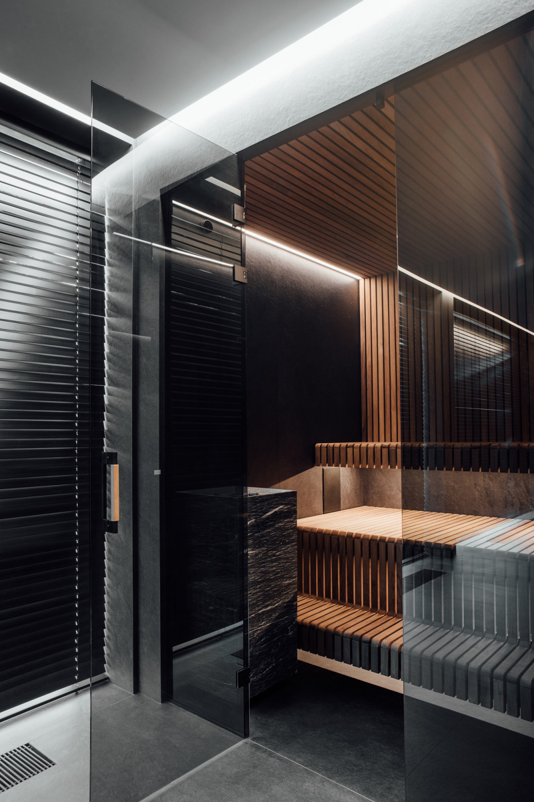 Стеклянная группа в хамаме