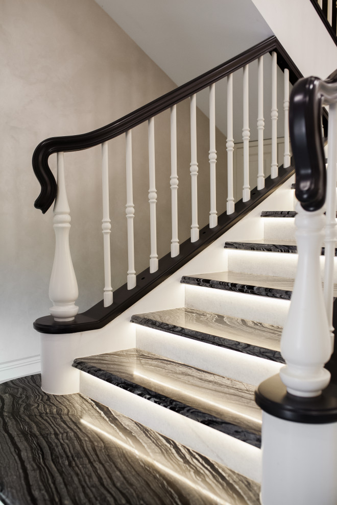 Лестница из мрамора