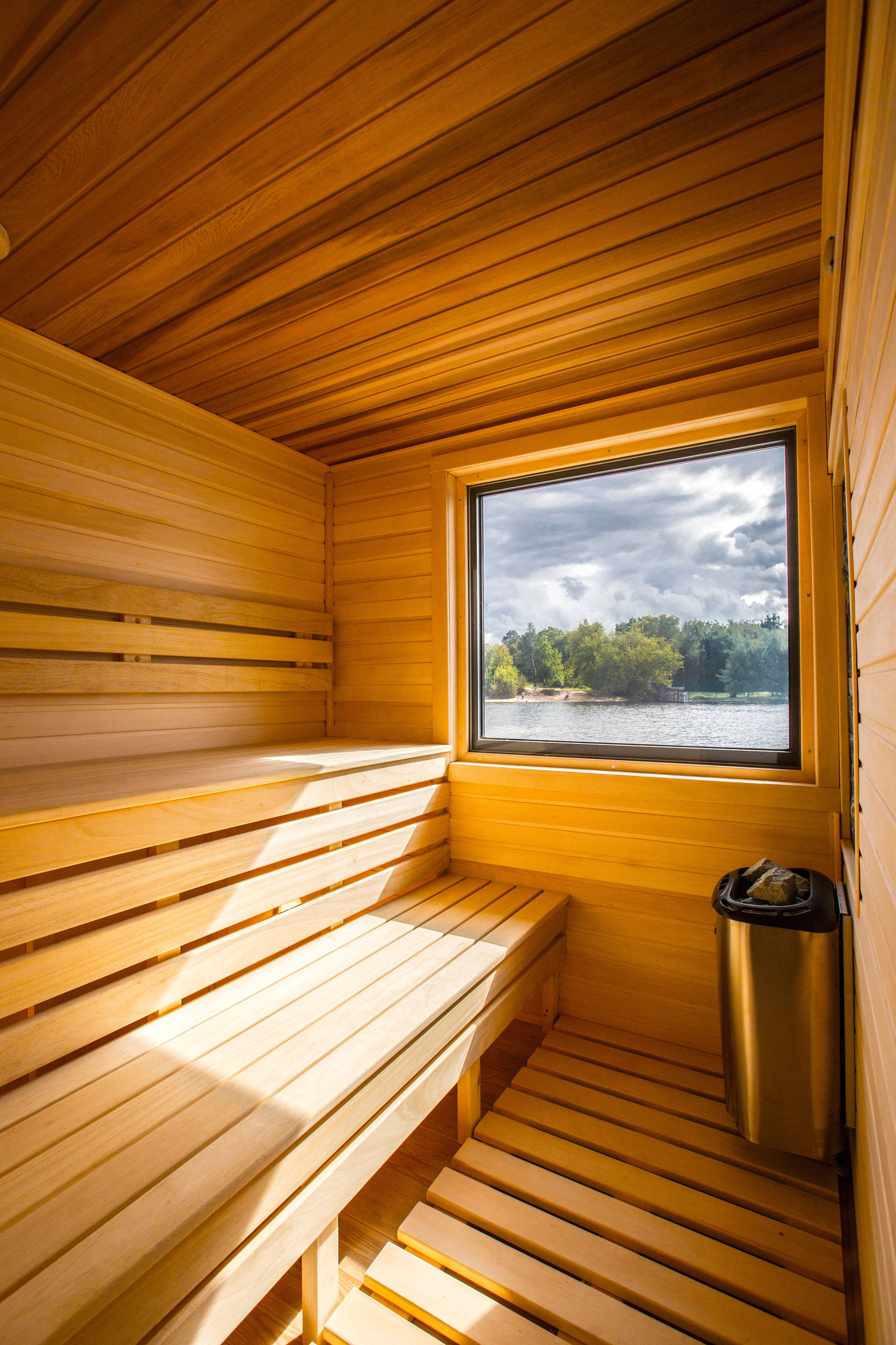 В гостях: Дом, в котором можно плавать по Москве и рыбачить