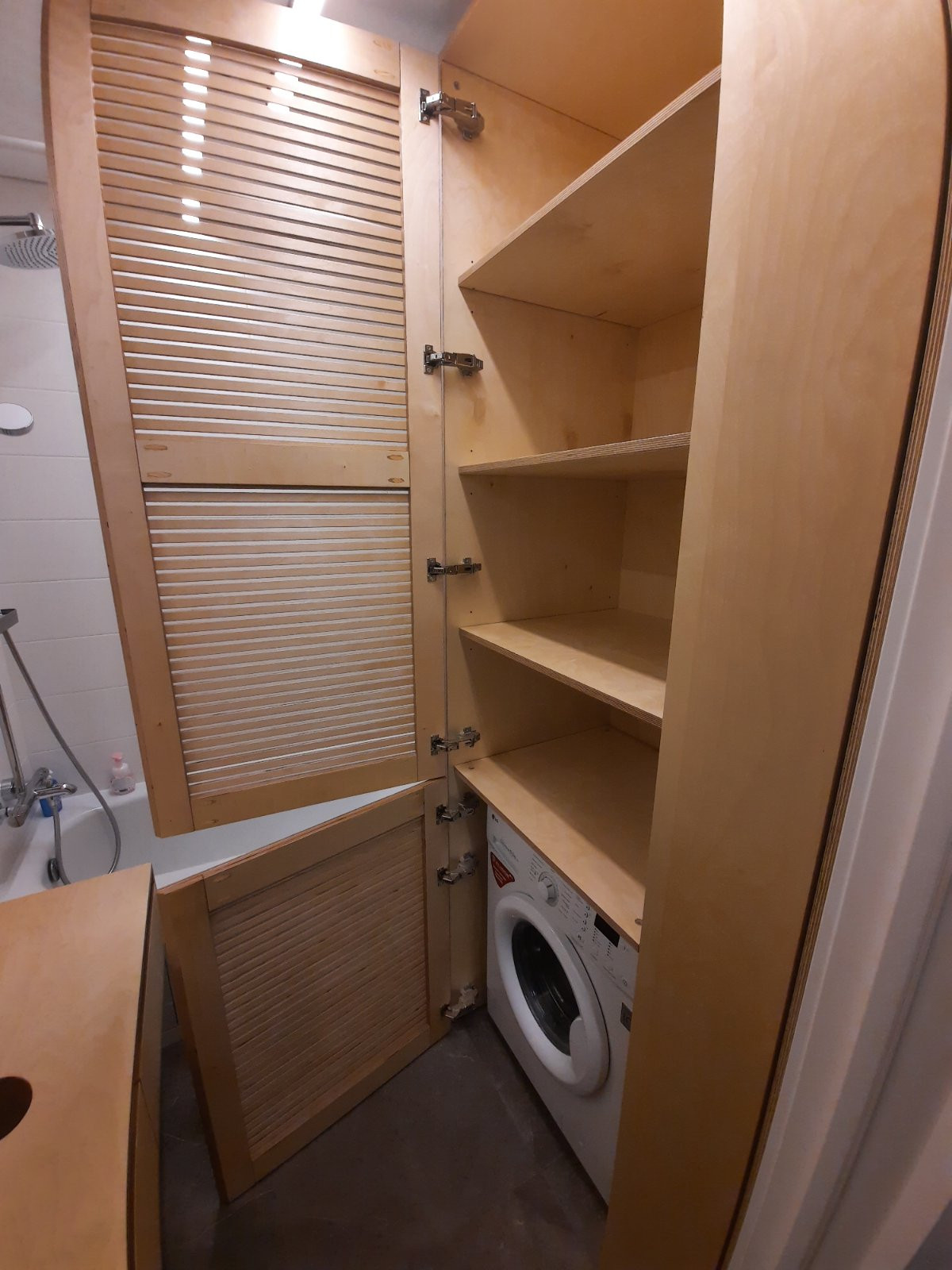 Обложка проекта: Ванная комната из фанеры