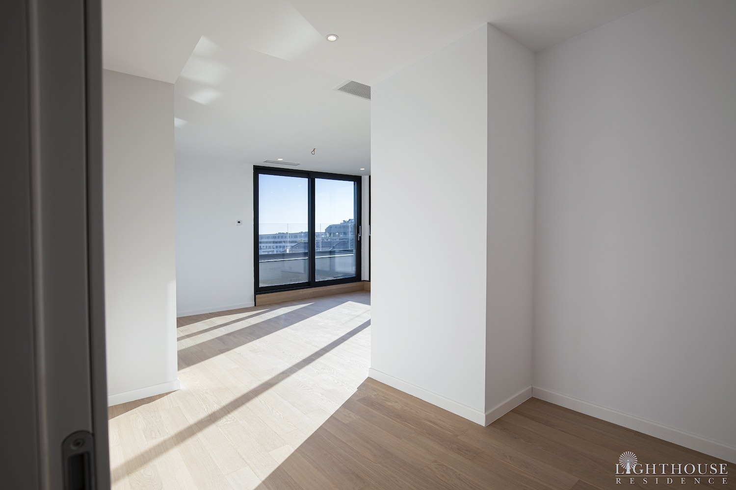 На фоне солнца. Пентхаус в Бухаресте