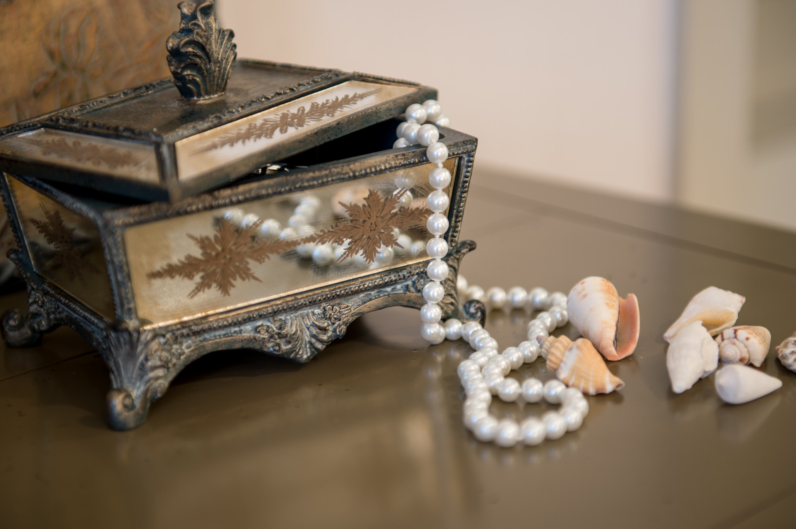 "Пылинки света"