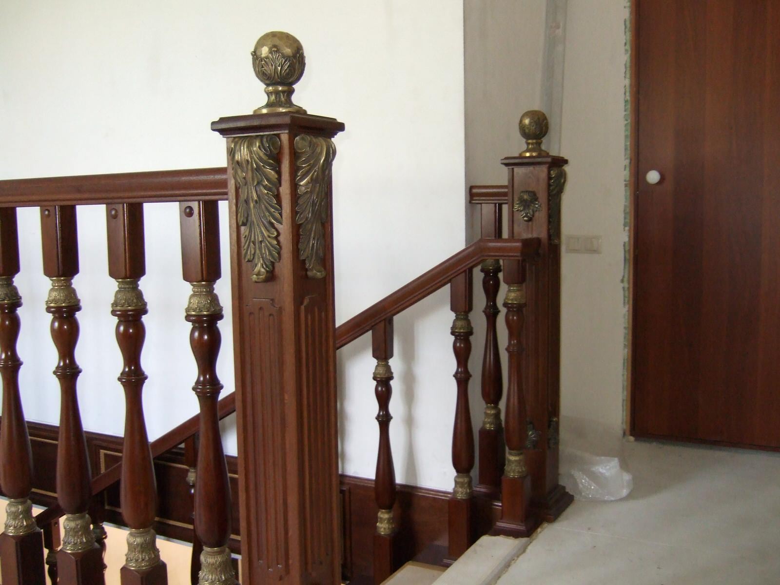 Лестницы из массива дуба