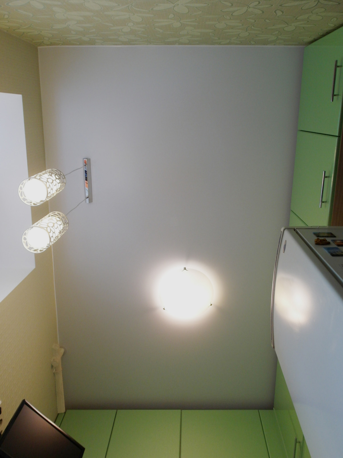 Потолок и расположение светильников