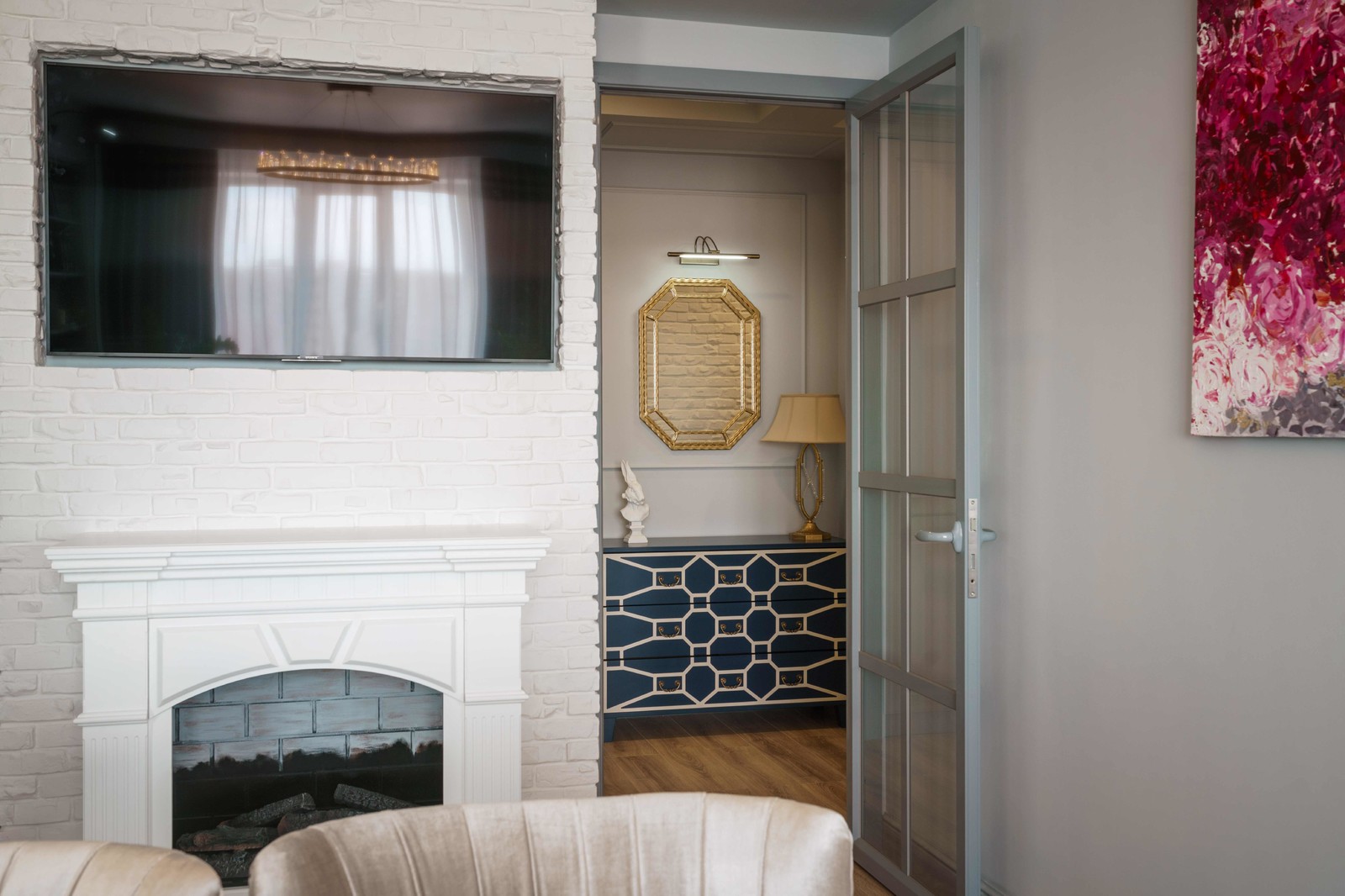 Квартира серого цвета с розовым. г.Димитровград .