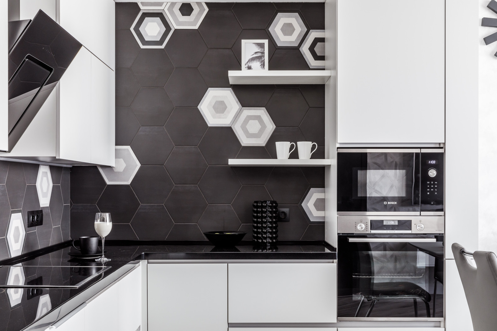 Монохромный интерьер в 2-х комнатной квартире