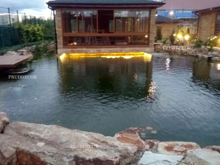 Искусственный пруд