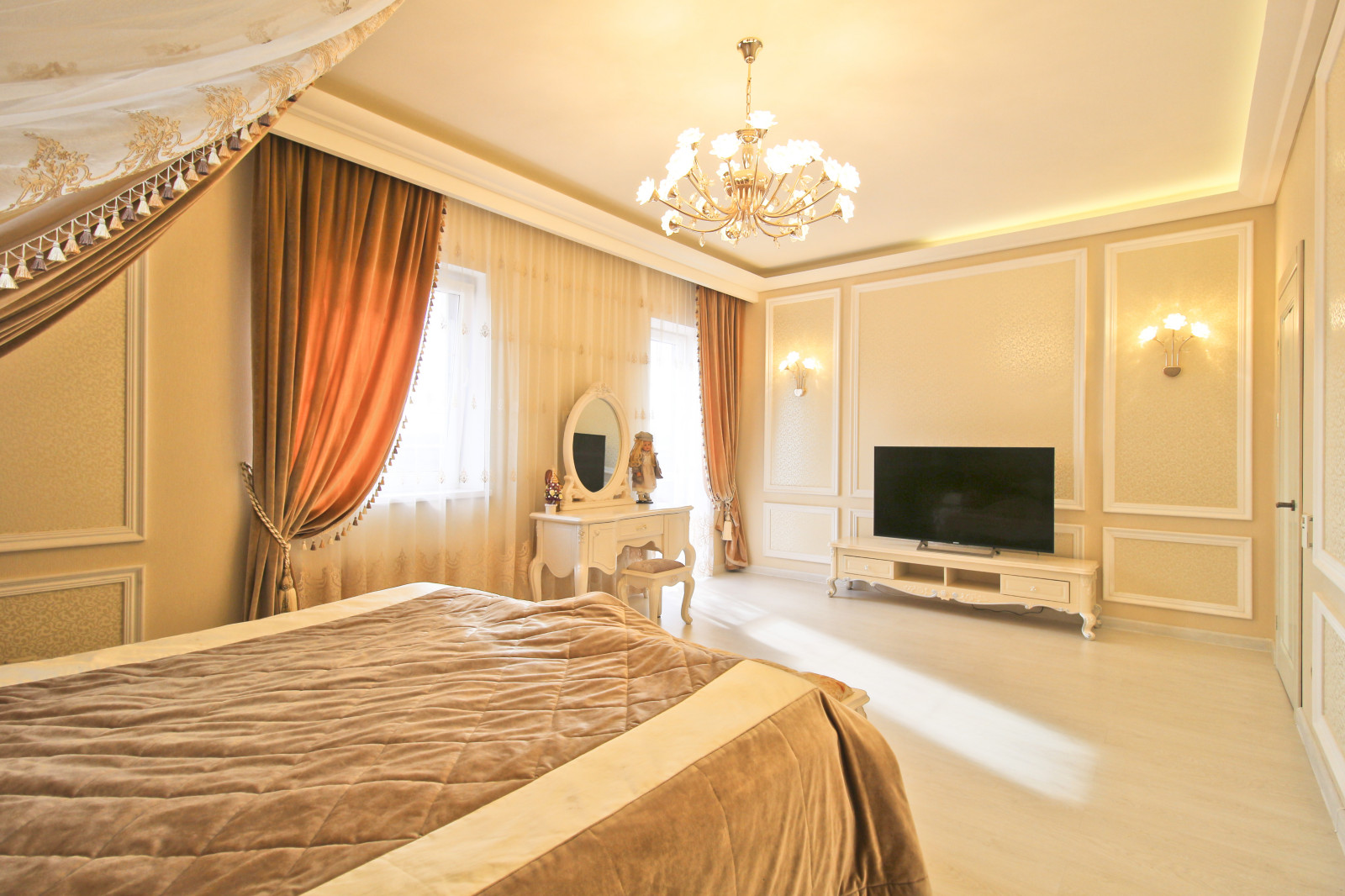 Дом со львами