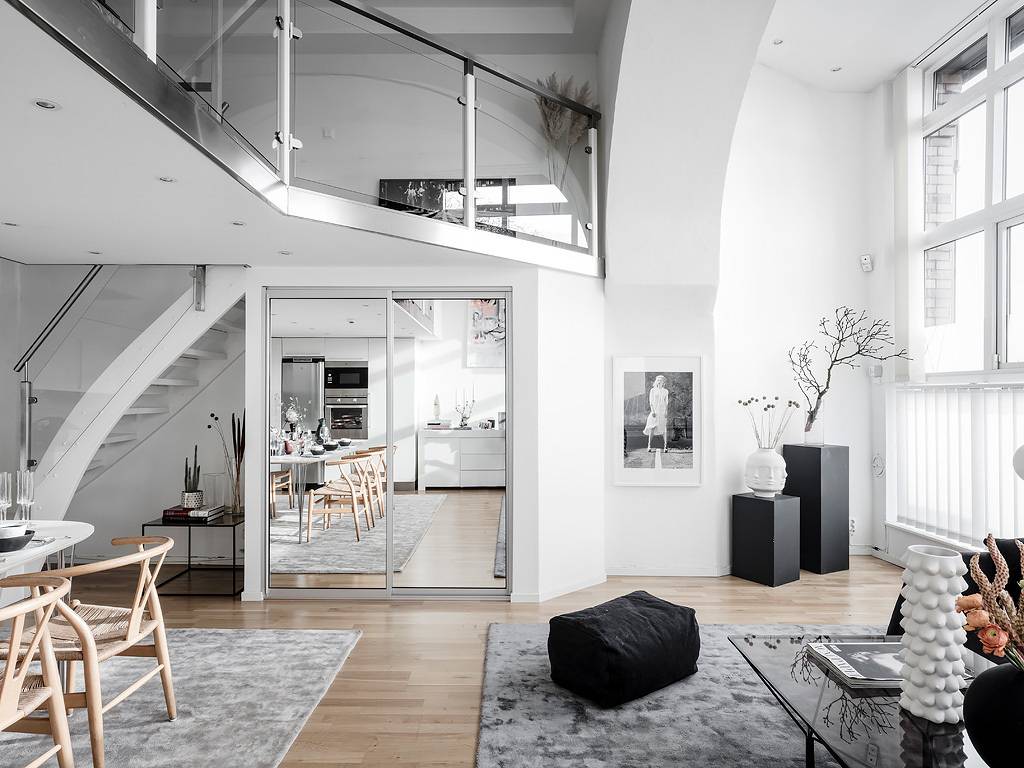 Двухэтажная студия дизайнерский ремонт