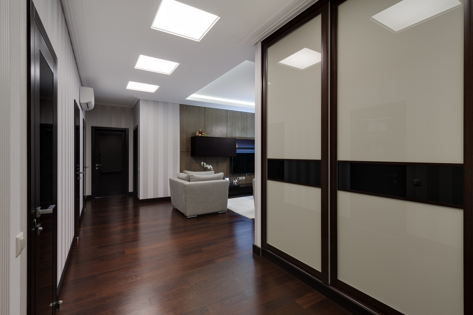 Грация серого