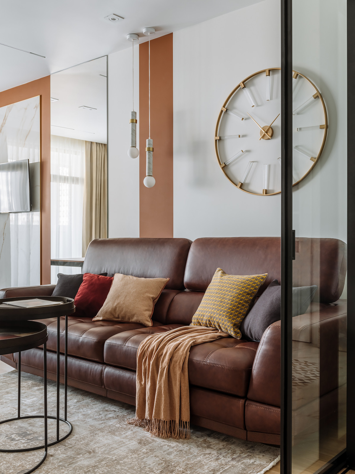 Проект недели: 24 кв.м. — кухня с двумя телевизорами