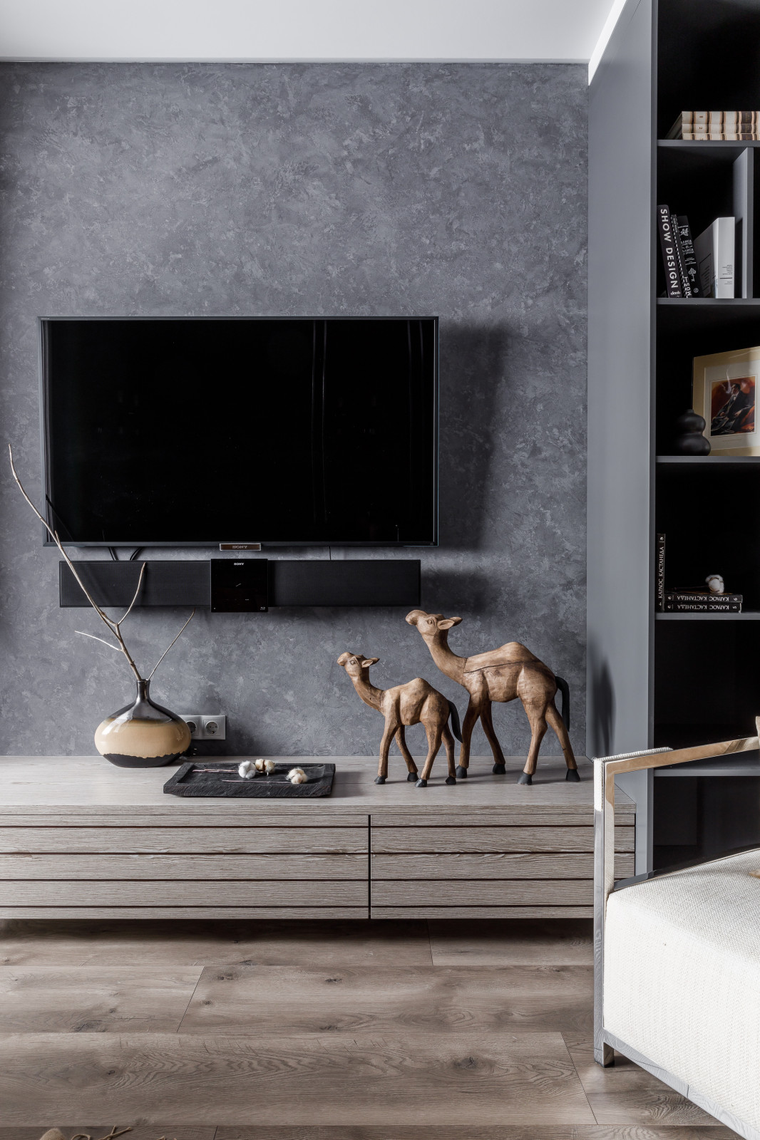 4-х комнатная квартира с черно-белой геометрией