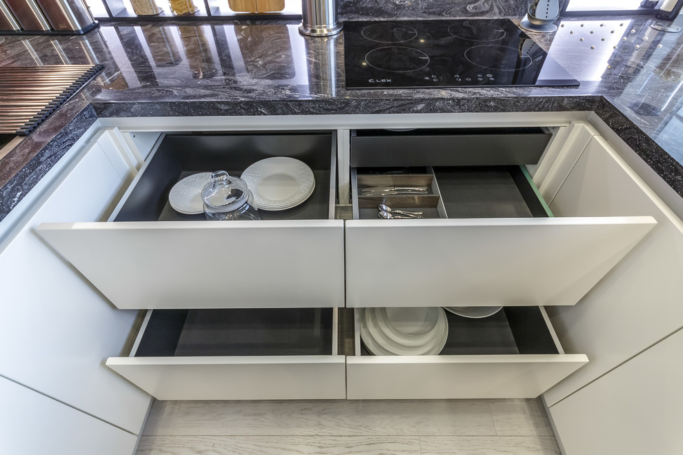 «Квартирный вопрос»: «Гранатовая кухня»