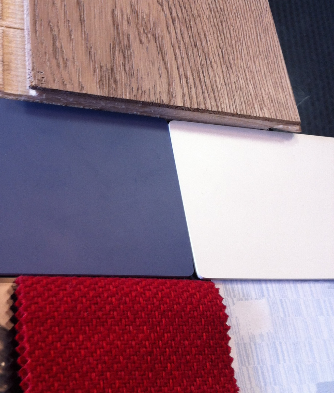 Детская для школьника с видом на питерские крыши.