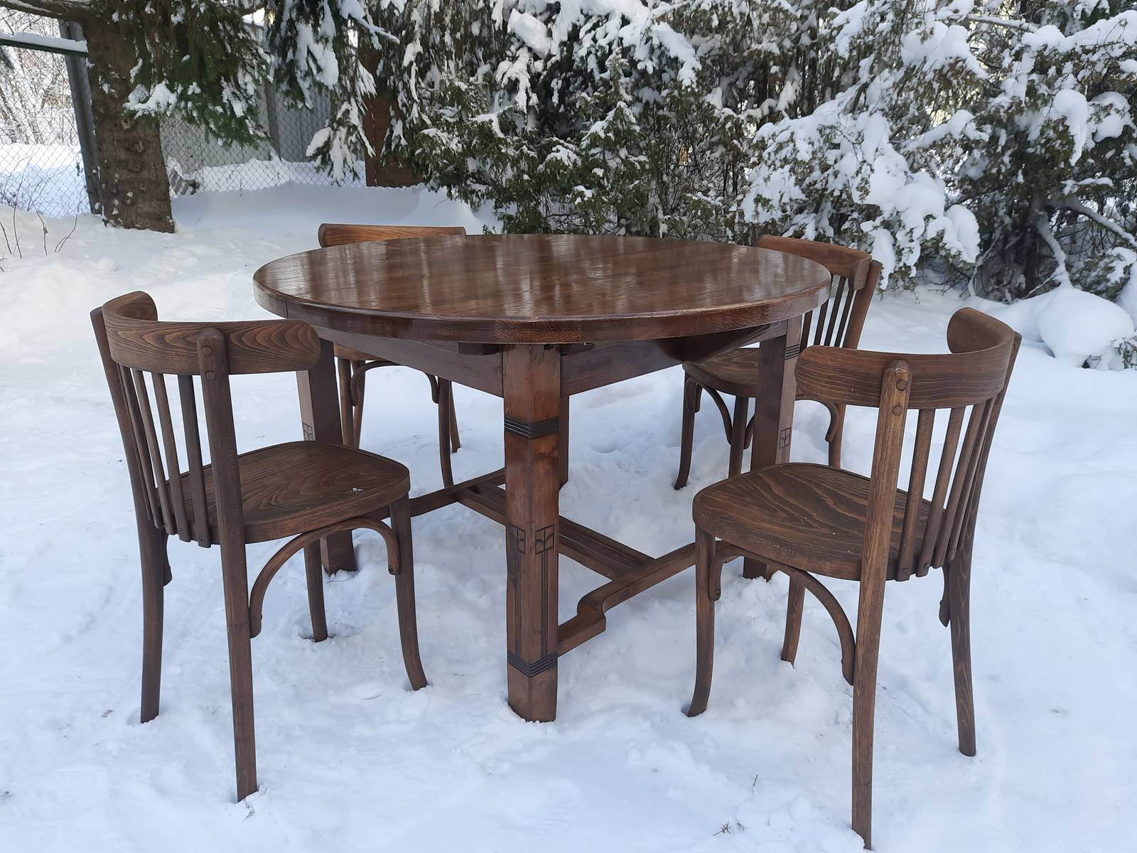 Обложка проекта: Раскладной круглый стол