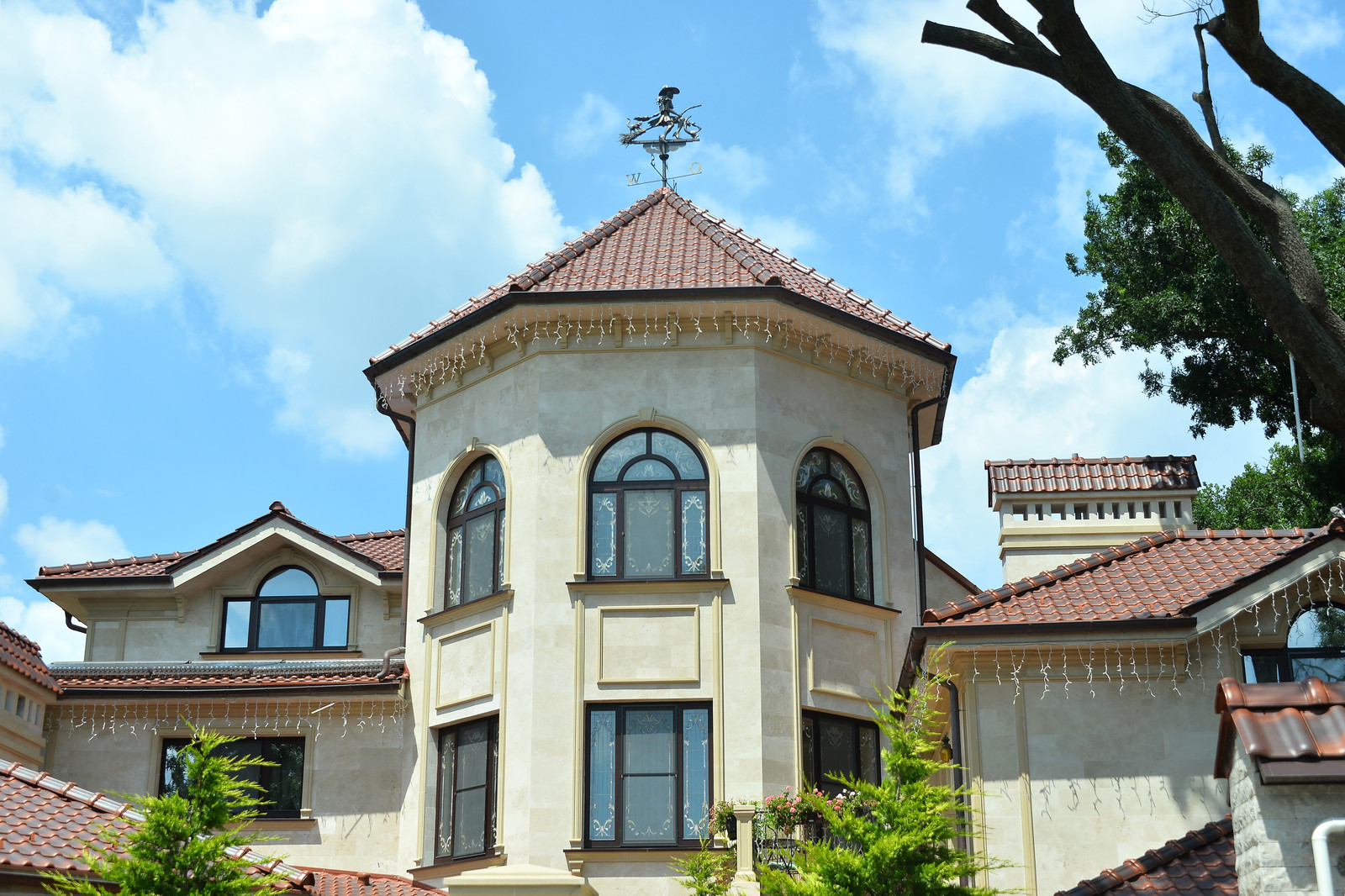 Деревянные окна с витражами