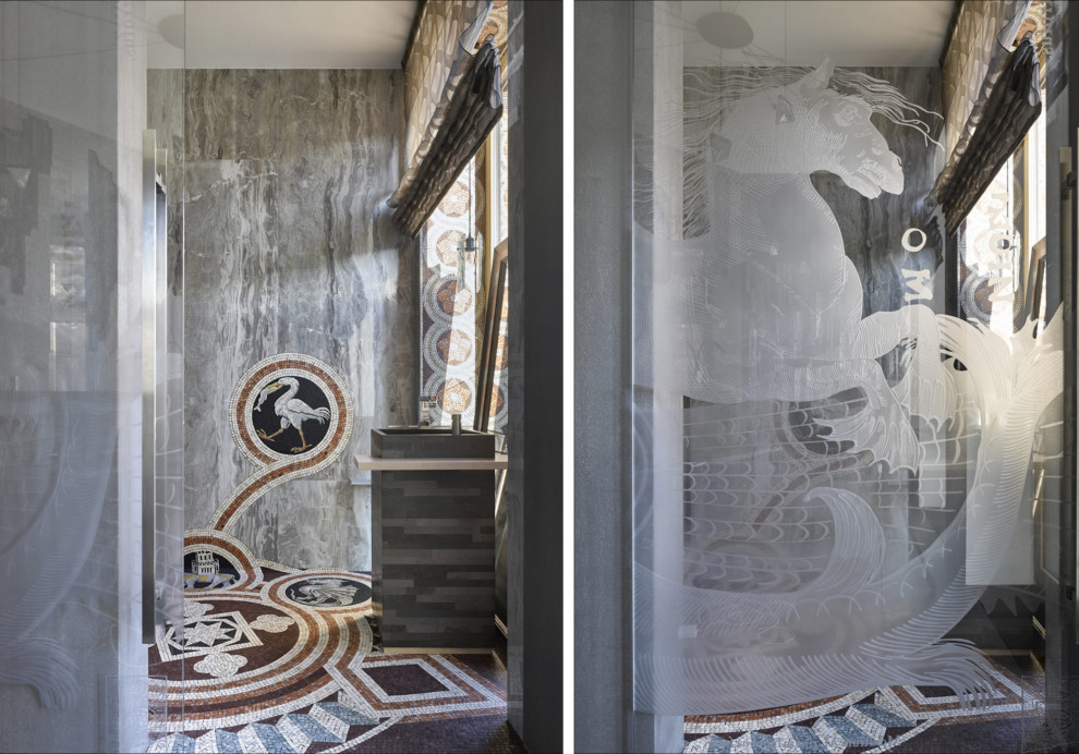 "Мужская" квартира с авторской керамикой и витражами в Москве