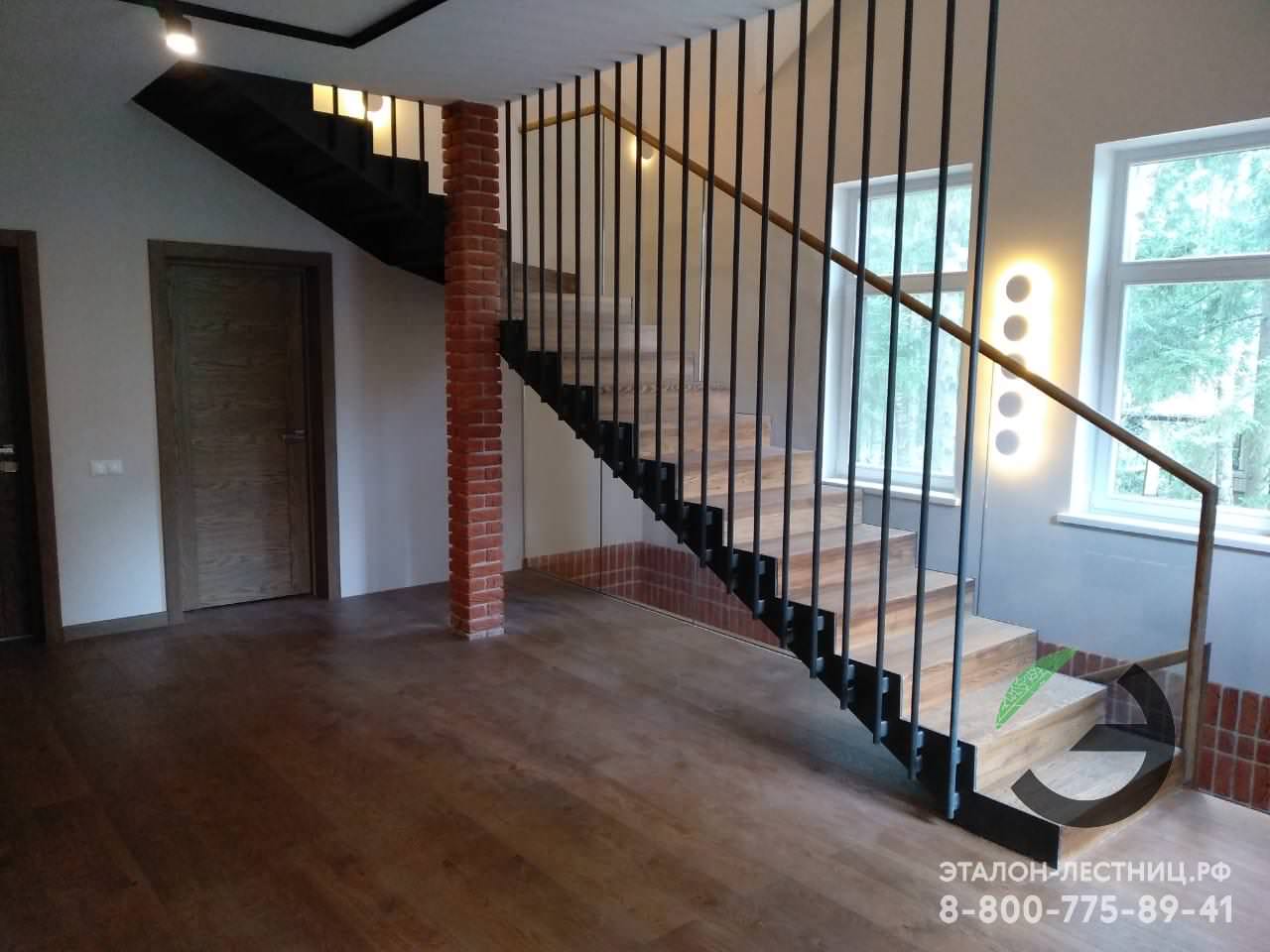 Обложка проекта: Лестница на металлическом каркасе