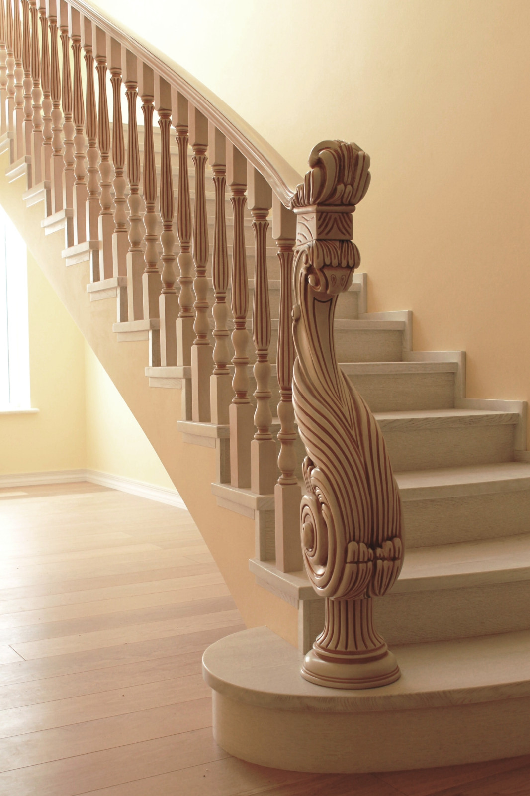 Обложка проекта: Лестница с классическими ограждениями