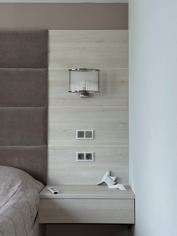 Мягкое изголовье, бра для чтения и розетки для зарядки гаджетов