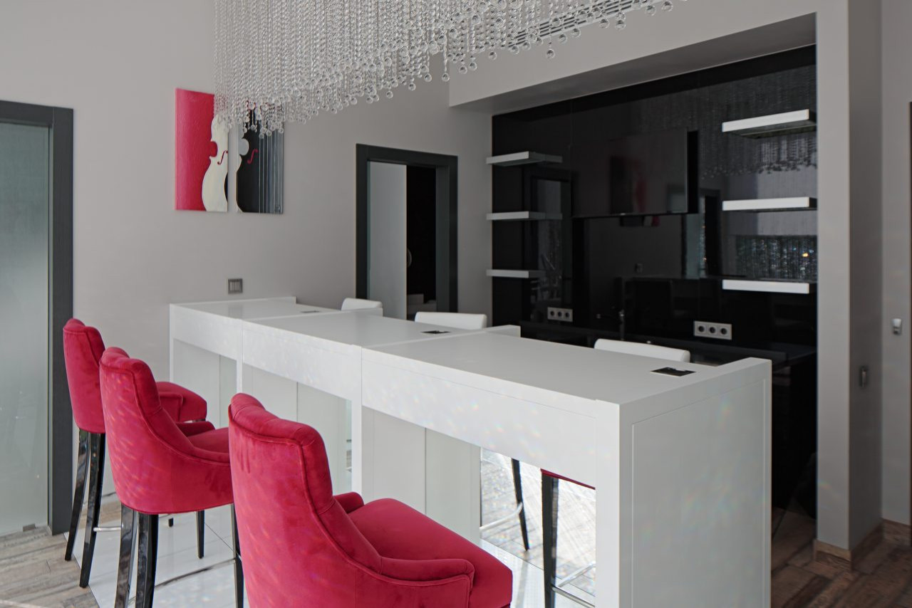 Салон "Crystal Line & Beauty"