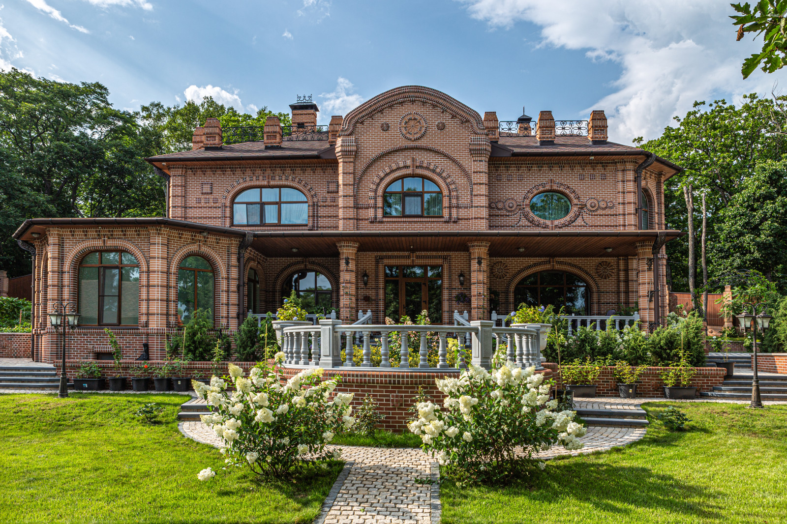 Загородный дом (усадьба) из кирпича